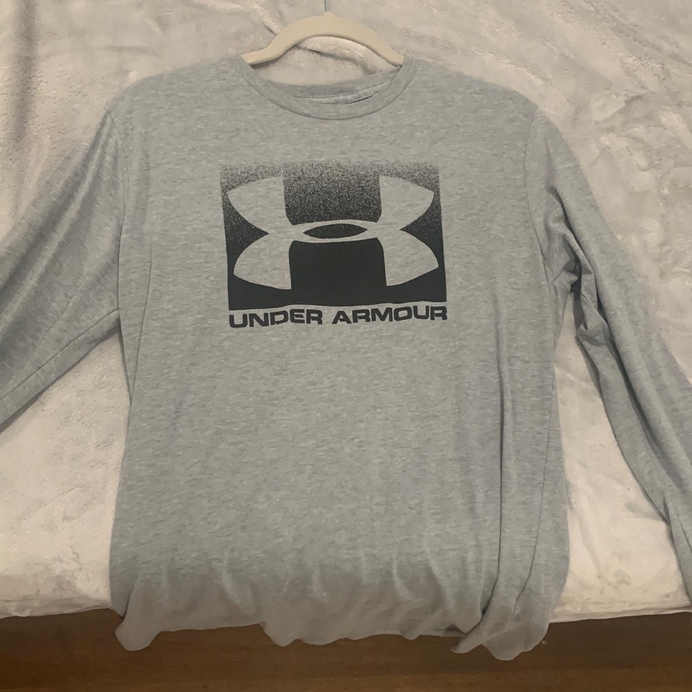 Gray Under Armour Long Sleeve Tee. Men’s Small